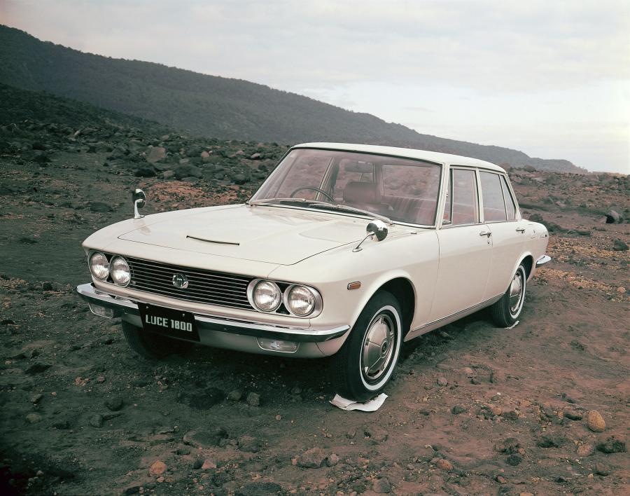  Mazda Luce 1966 года  (фото 5 из 8)